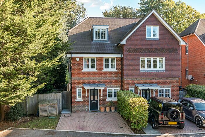 3 Bedroom Detached House For Sale In Alders Grove, Caterham, CR3