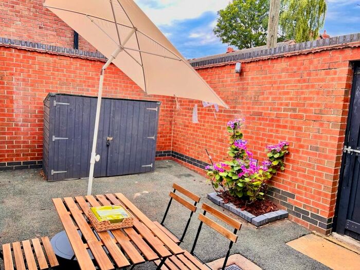 5 Bedroom Town House To Rent In Alberta Terrace, Nottingham, NG7