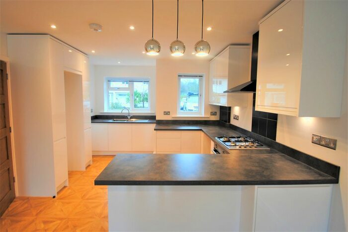 3 Bedroom Property To Rent In Brisbane Road, Christchurch, BH23