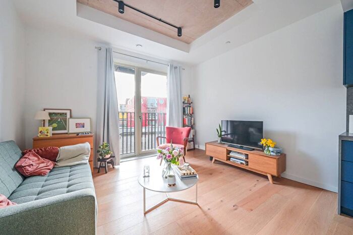 1 Bedroom Flat To Rent In Good Luck Hope, Docklands, London, E14