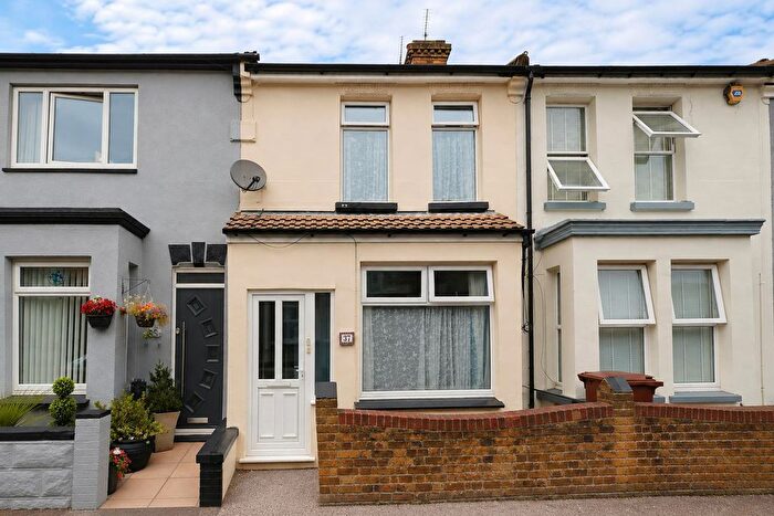 3 Bedroom Terraced House For Sale In Junction Road, Gillingham, ME7