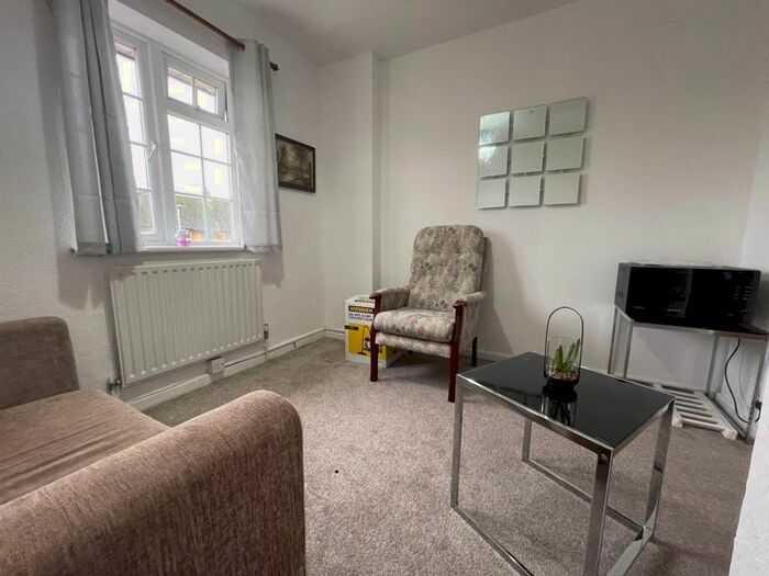 2 Bedroom Terraced House To Rent In New Peachey Lane, Uxbridge, UB8