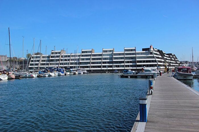 2 Bedroom Flat For Sale In Ocean Court, Stonehouse, Plymouth., PL1