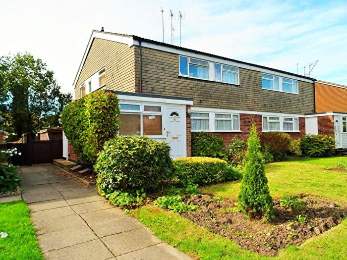 2 Bedroom Flat To Rent In Appledore Gardens, Lindfield, RH16