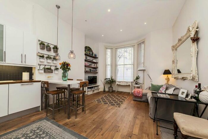 2 Bedroom Flat To Rent In Charleville Road, London, W14