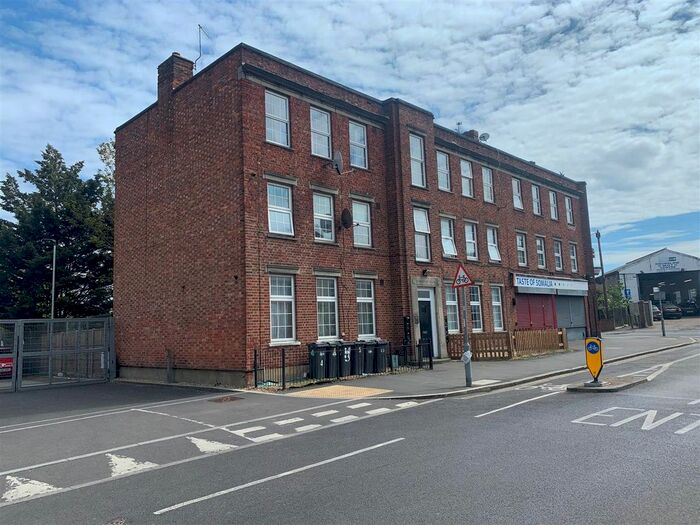 2 Bedroom Flat To Rent In Devonshire House, School Road, Hounslow, TW3