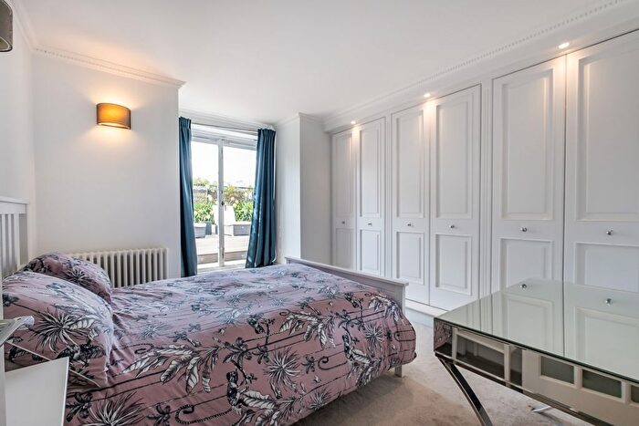 3 Bedroom Flat To Rent In Nine Elms Lane, London, SW8