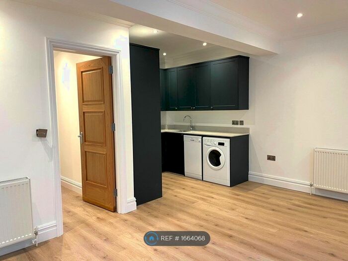 2 Bedroom Flat To Rent In Milson Road, London, W14
