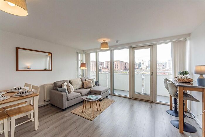 2 Bedroom Flat To Rent In Royal Quay, Liverpool, L3