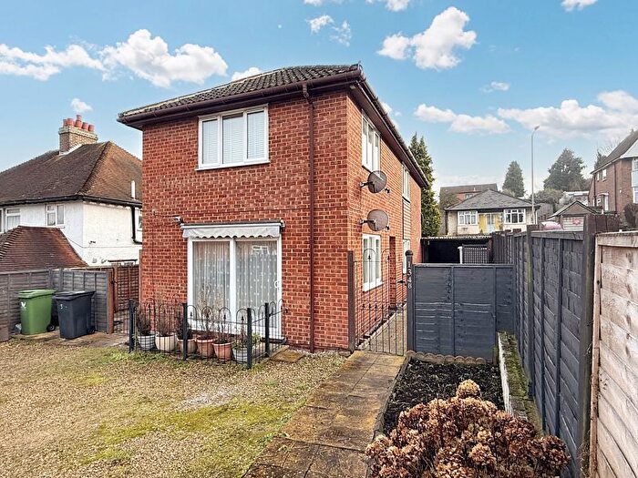 1 Bedroom Flat For Sale In Desborough Avenue, High Wycombe, HP11