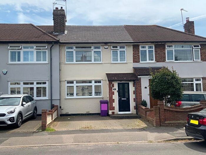 3 Bedroom Terraced House For Sale In Benhurst Avenue, Elm Park, Hornchurch, Essex, RM12