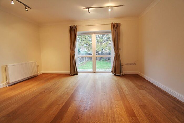 2 Bedroom Flat To Rent In Livens Court, Drayton Green Road, Ealing, London, W13