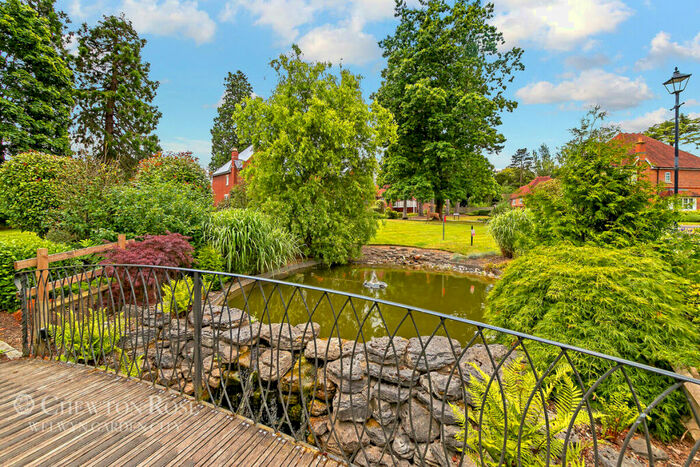 2 Bedroom Apartment For Sale In The Frythe, Welwyn, AL6