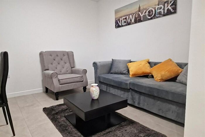 5 Bedroom Semi-Detached House To Rent In Bedroom Semi Detached House In Ringwood Crescent, Southmead, BS10