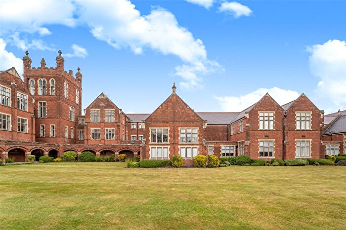 1 Bedroom Flat For Sale In Marlborough Drive, Bushey, Hertfordshire, WD23