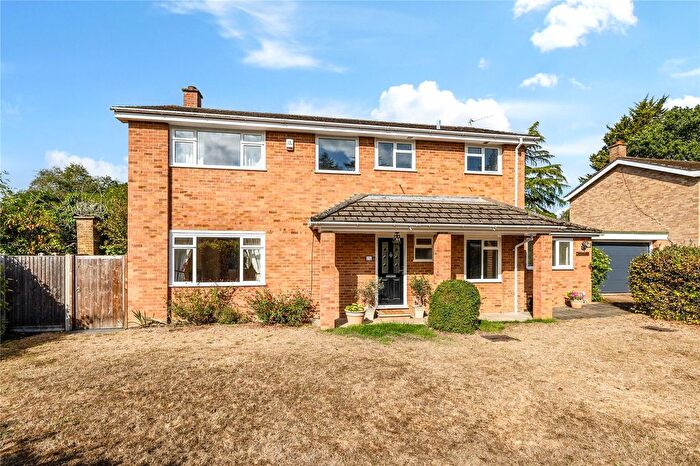 4 Bedroom Detached House To Rent In Conifers, Weybridge, Surrey, KT13