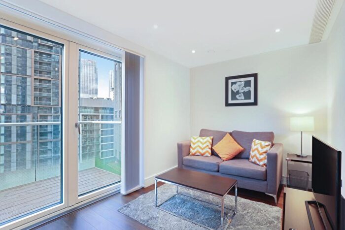 Flat To Rent In Talisman Tower, Lincoln Plaza, Canary Wharf, London, E14