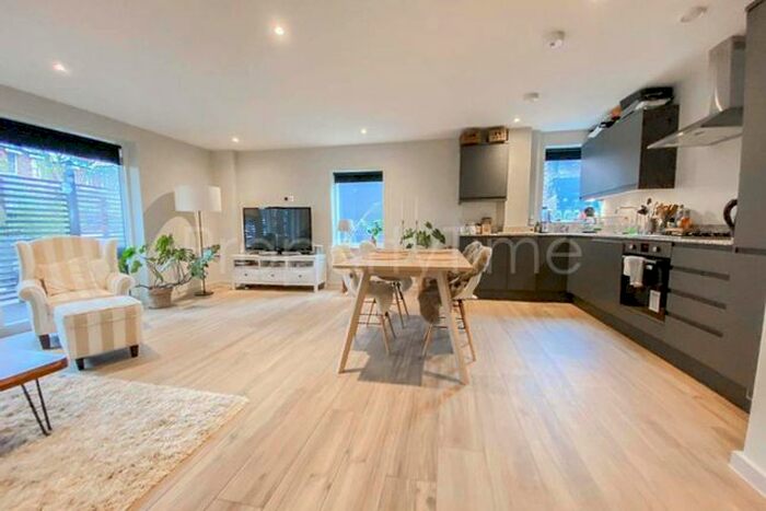 2 Bedroom Flat To Rent In Blythwood Road, Islington, N4