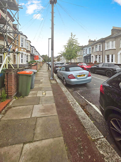 1 Bedroom Flat For Sale In Liddington Road, Stratford, London, Greater London, E15