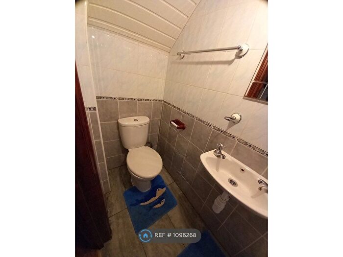 2 Bedroom End Of Terrace House To Rent In Lynmouth Road, Perivale, Greenford, UB6