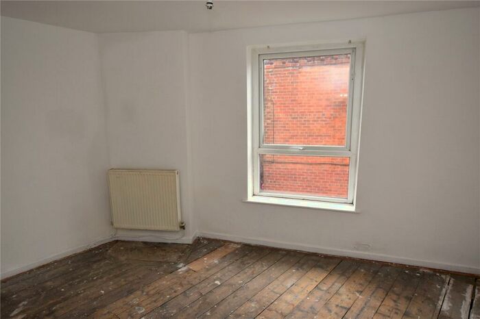 2 Bedroom End Of Terrace House For Sale In Balfour Street, Oldham, OL4