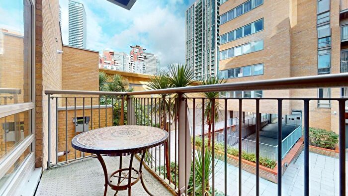 2 Bedroom Flat For Sale In Gainsborough House, Cassilis Road, Canary Wharf, London, E14