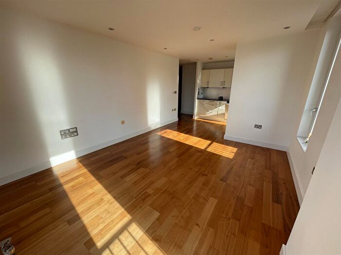 2 Bedroom Flat To Rent In Hayes Apartments, The Hayes, Cardiff, Cardiff, CF10