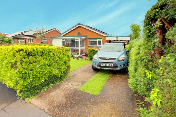 2 Bedroom Detached Bungalow For Sale In Lyndon Way, Louth, LN11