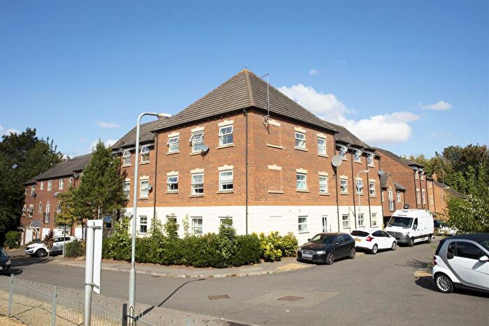 2 Bedroom Flat For Sale In Bellway Close, Kettering, NN16