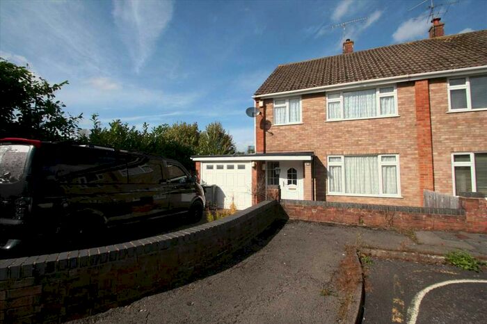 3 Bedroom Semi-Detached House To Rent In Allnutt Avenue, Basingstoke, RG21