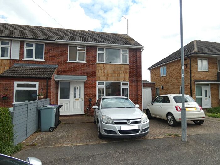 3 Bedroom Semi-Detached House For Sale In Rycroft Avenue, Deeping St. James, Peterborough, PE6