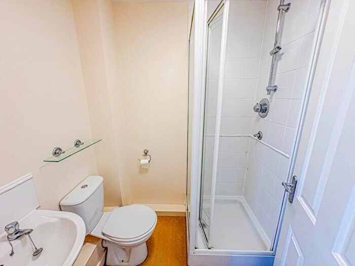 2 Bedroom Flat To Rent In Pendennis Park, Staple Hill, Bristol, BS16
