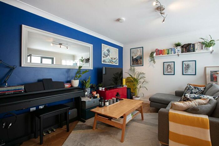 1 Bedroom Flat For Sale In Elmington Road, Camberwell, SE5