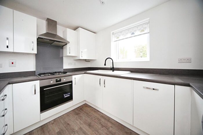 2 Bedroom Flat For Sale In Tilling Green, Dunstable, LU5