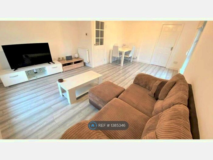 3 Bedroom Flat To Rent In Rowan Road, Cumbernauld, Glasgow, G67