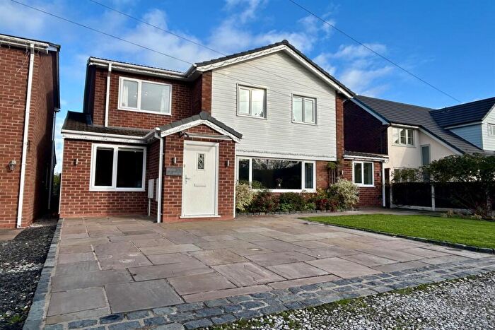4 Bedroom Detached House For Sale In Holmes Chapel Road, Lach Dennis, CW9