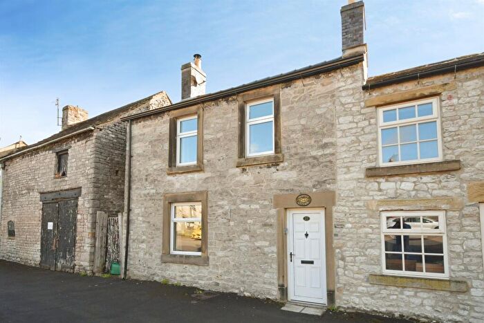 4 Bedroom Cottage For Sale In Queen Street, Tideswell, Buxton, SK17