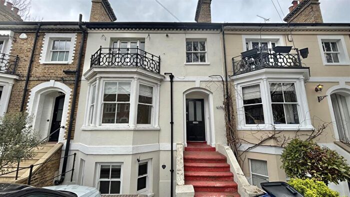 2 Bedroom Flat To Rent In Cambridge Road, Southend-on-Sea, SS1