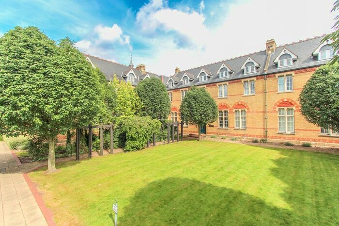 2 Bedroom Flat To Rent In Alexandra Court, Aston Close, Watford, Hertfordshire, WD24