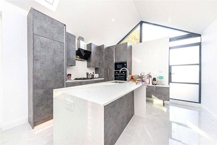 4 Bedroom Property To Rent In Shanti Close, Enfield, EN2