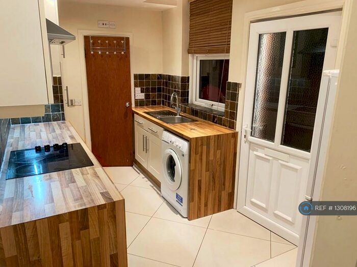 1 Bedroom Flat To Rent In Erith Road, Leicester, LE2