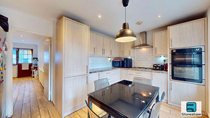 3 Bedroom Detached House For Sale In Rainham Road South, Dagenham, RM10