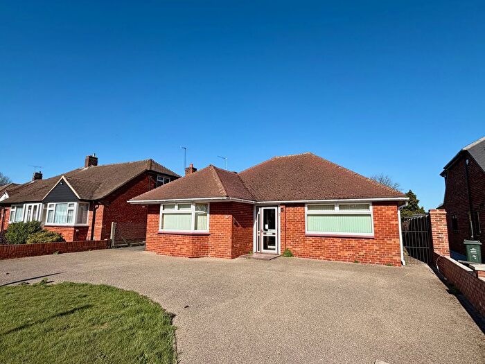 2 Bedroom Detached Bungalow For Sale In Dene Close, Wilmington, DA2
