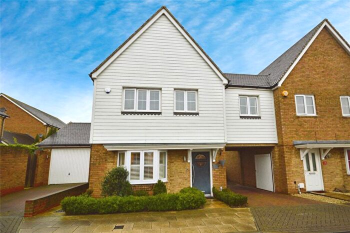 3 Bedroom Link Detached House For Sale In Paddock Drive, Hoo, Rochester, Kent, ME3