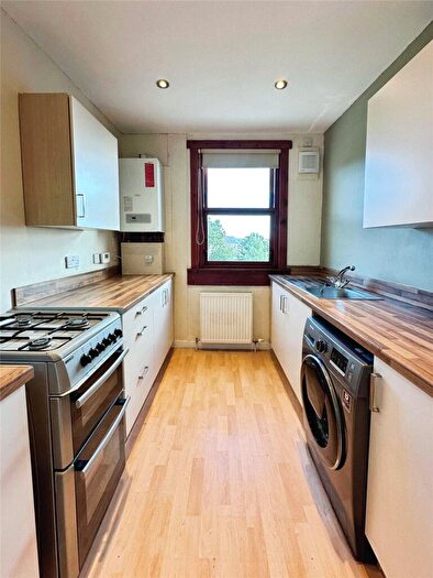2 Bedroom Flat To Rent In Caird Avenue, Dundee, Angus, DD3
