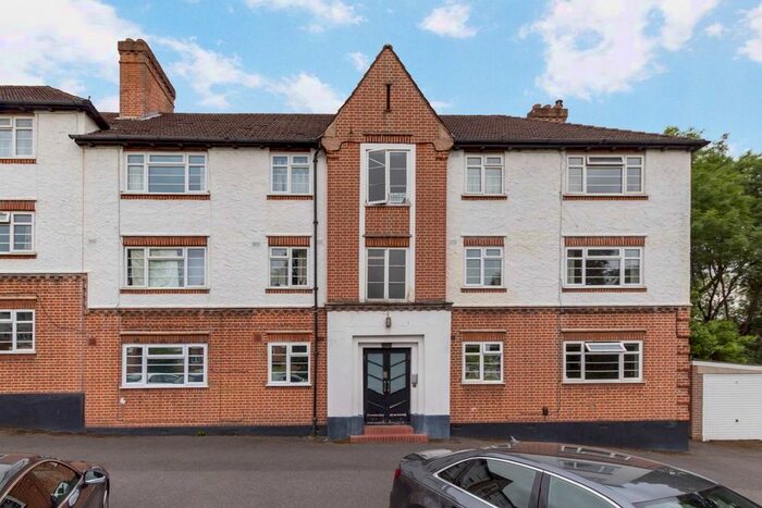 2 Bedroom Flat To Rent In Manor Road, Twickenham, TW2