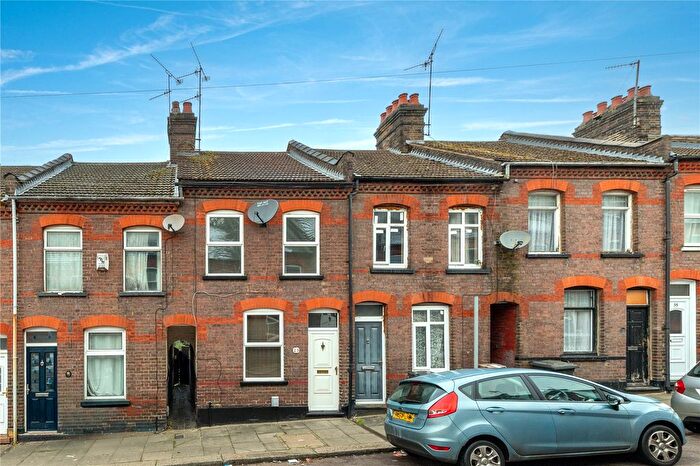 2 Bedroom Terraced House For Sale In Hartley Road, Luton, Bedfordshire, LU2