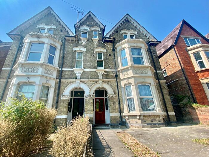 1 Bedroom Flat To Rent In Clapham Road, MK41