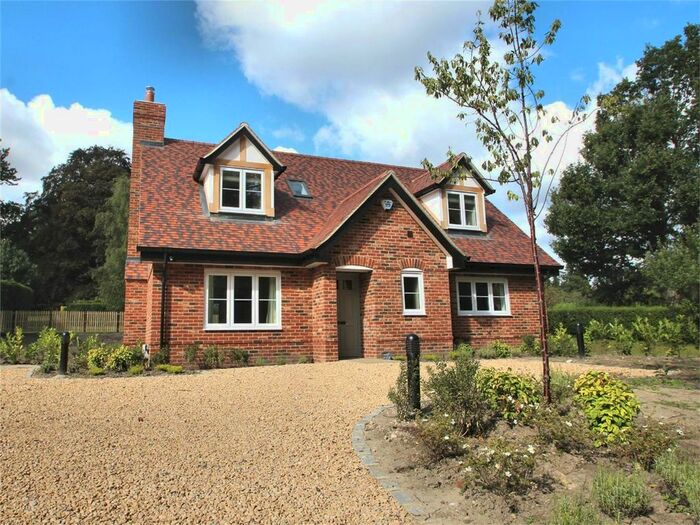 3 Bedroom Detached House To Rent In Blackhorse Road, Woking, Surrey, GU22