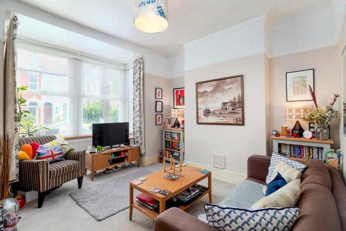 2 Bedroom Flat To Rent In Guernsey Road, Leyton, E11